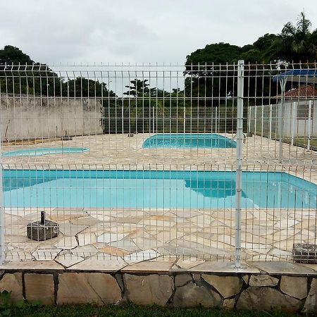 Вилла Kitinete Em Matinhos Com Piscina Экстерьер фото